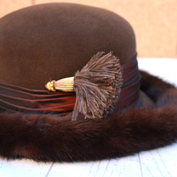 100% Wool Felt and Natural Mink Fur Brim Women's Hat, Vintage Winter Wool Hat - Picture 1 of 12